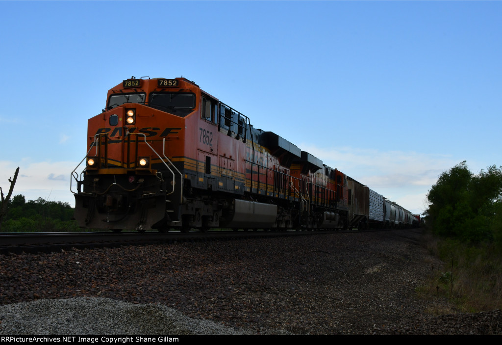 BNSF 7852